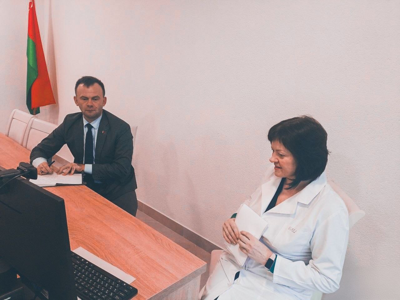 Можно ли продлить контракт на срок менее года по желанию работника, достигшего пенсионного возраста? Разъяснения профсоюзного юриста